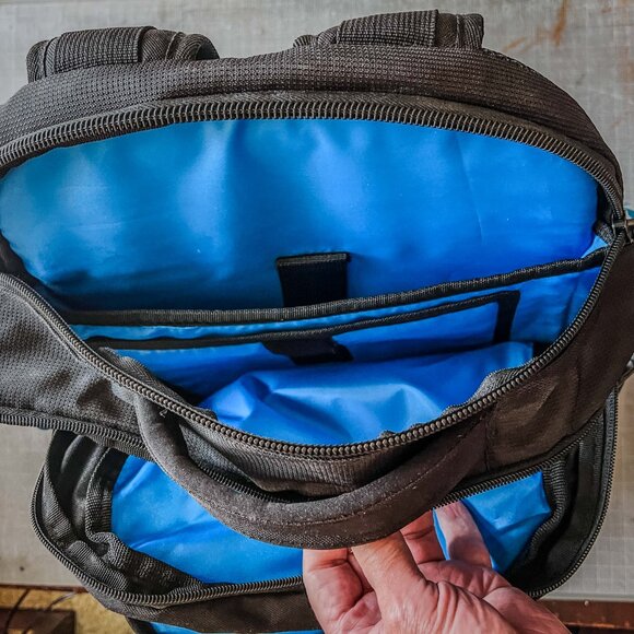 BNWOT Warner Brothers medium sized laptop backpack - Picture 9 of 14